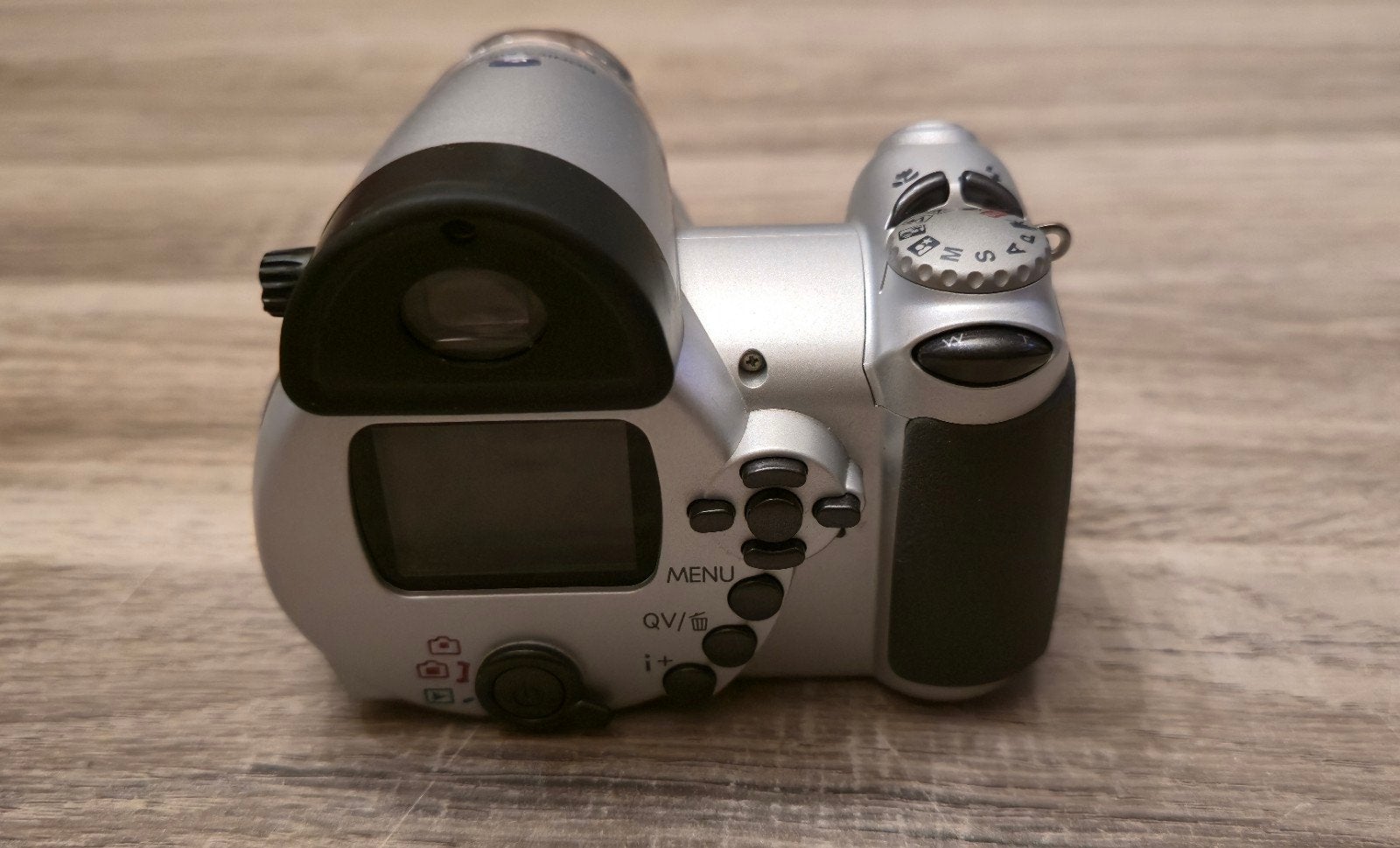 Konica Minolta DiMAGE Z10 3.2MP Digital Video Foto Camera, Kantelbaar/draaibaar scherm, Konica, Refurbished, Ophalen of Verzenden