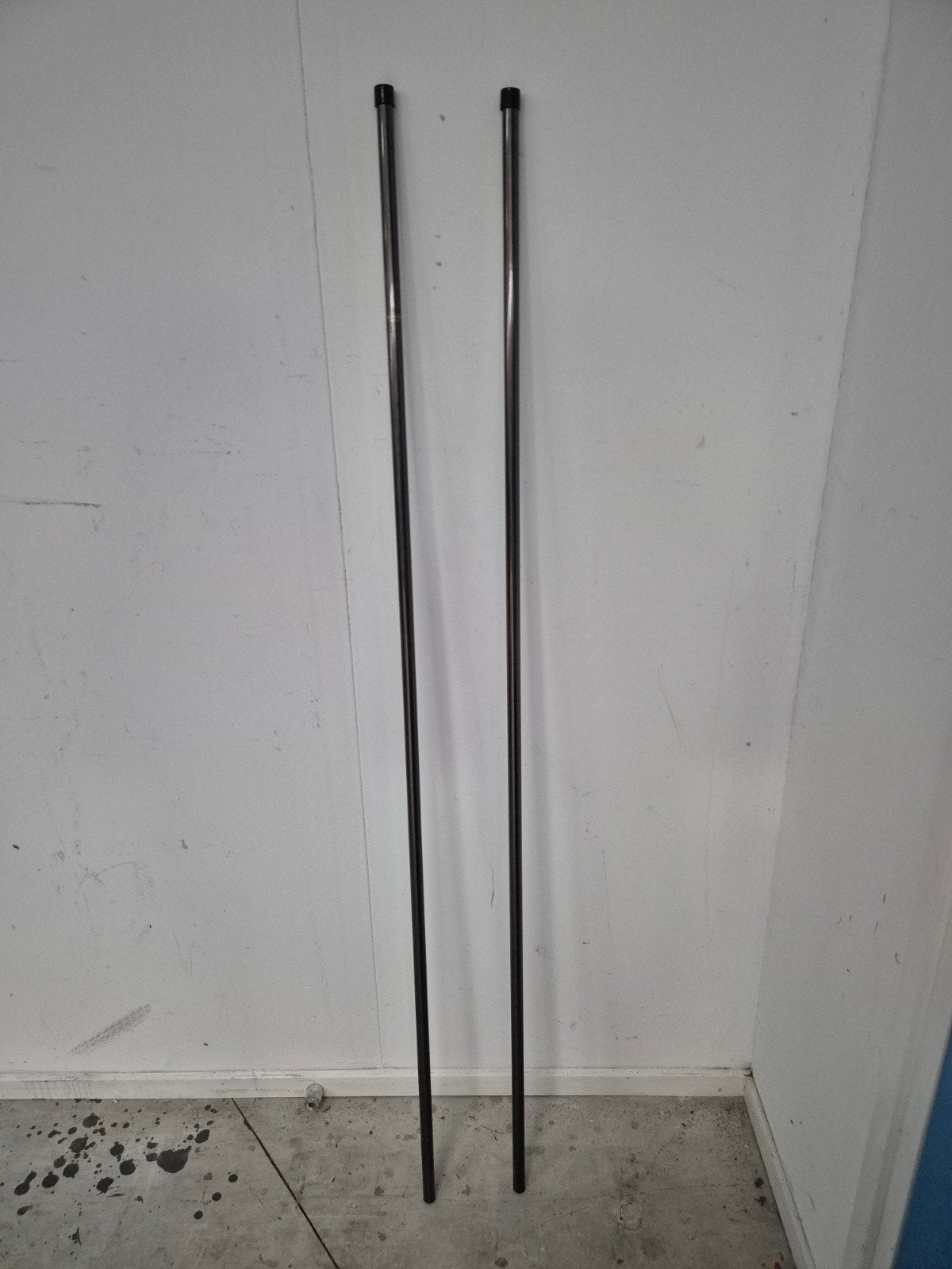 2 Gordijnroede brons ieder roede 163cm met beugels, schroev, Ophalen, Inclusief montageonderdelen, Gebruikt, Zwart