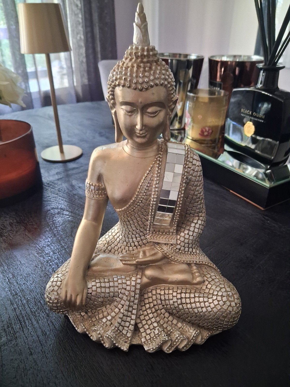 Gouden Boeddha beeld met mozaïek details, Ophalen, Met reliëf, 28 cm, Zo goed als nieuw