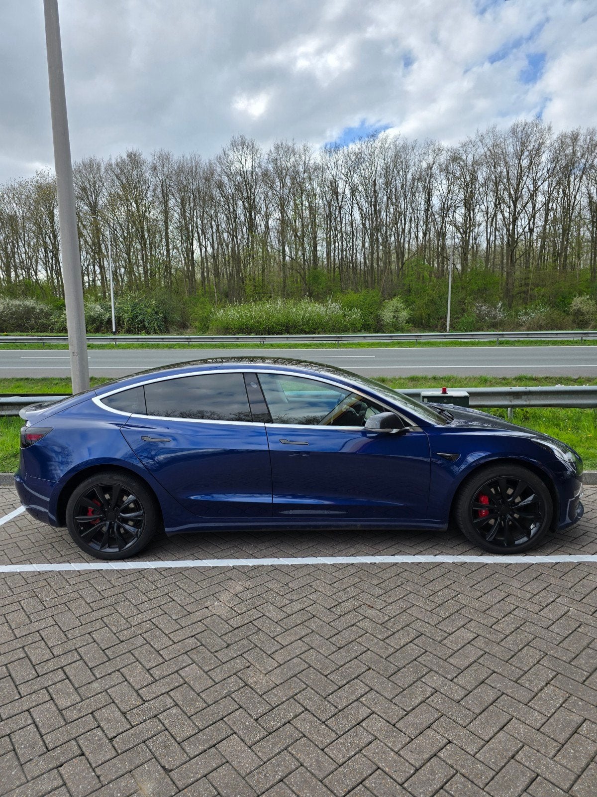 Tesla Model 3 Long range AWD met acceleration boost, Auto's, Tesla, Automaat, 1831 kg, Blauw, Origineel Nederlands