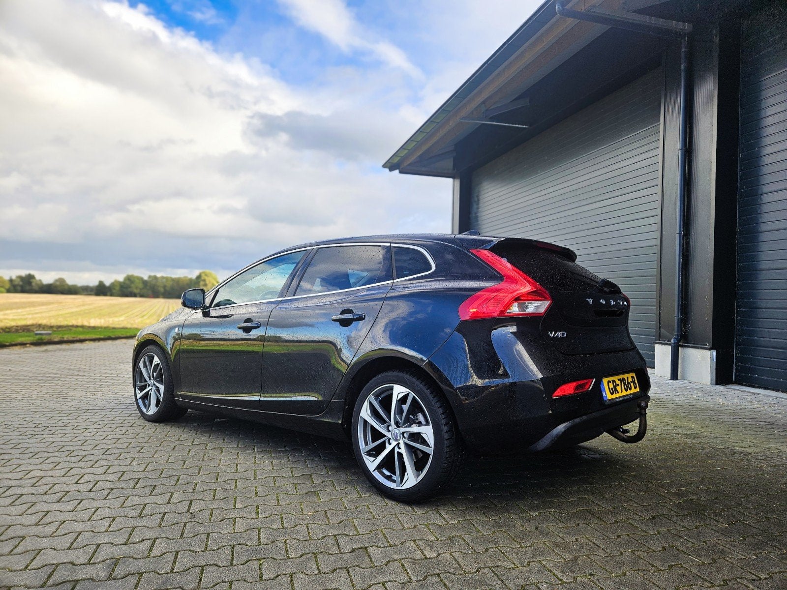 Volvo V40 2.0 D2 120PK 2015 Zwart, Voorwielaandrijving, Zwart, 4 cilinders, 1969 cc