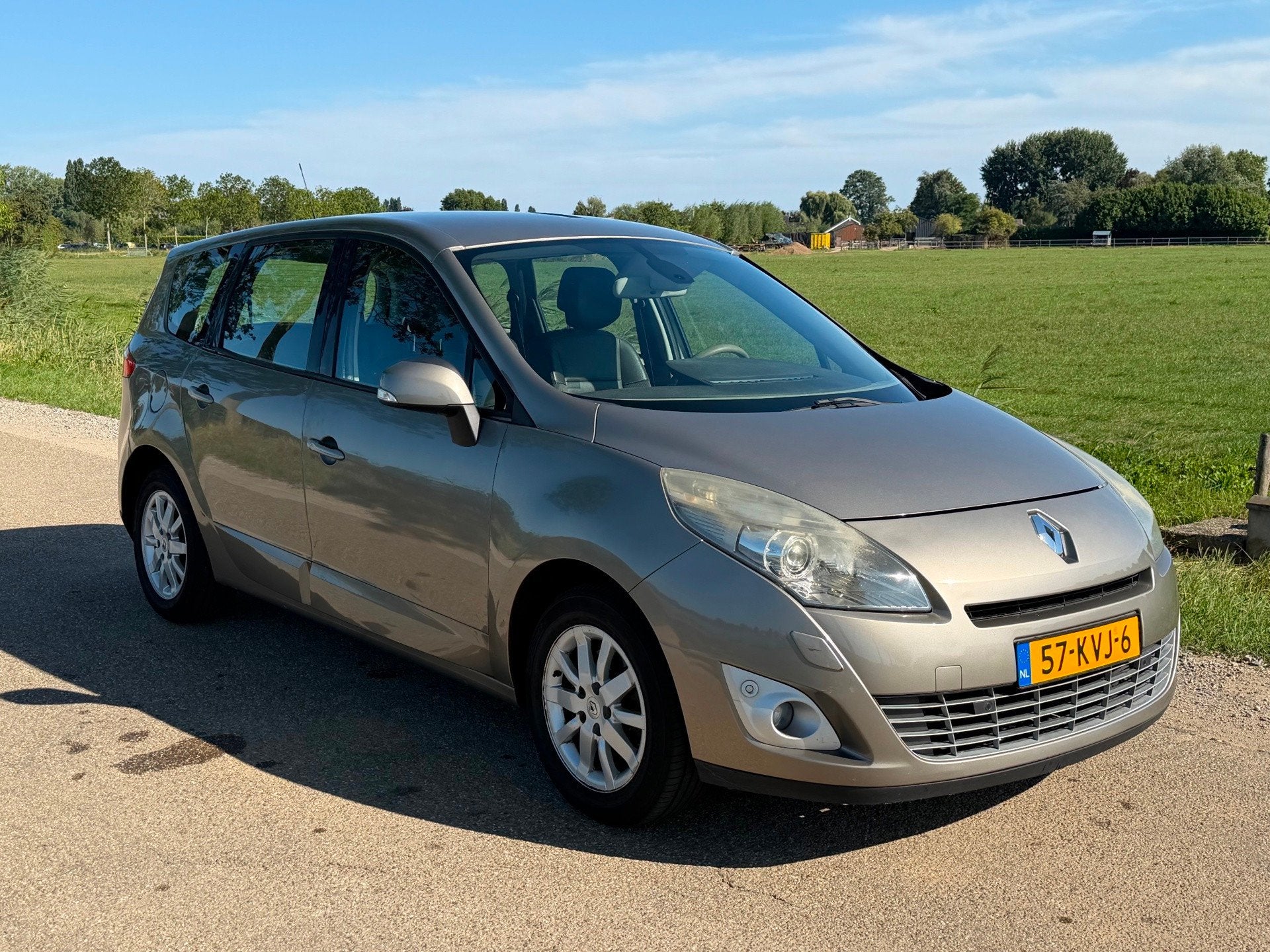 Renault Grand Scénic 2.0 Privilege AUT Airco NAP APK 02-202, Auto's, Gebruikt, 4 cilinders, Beige, 1405 kg