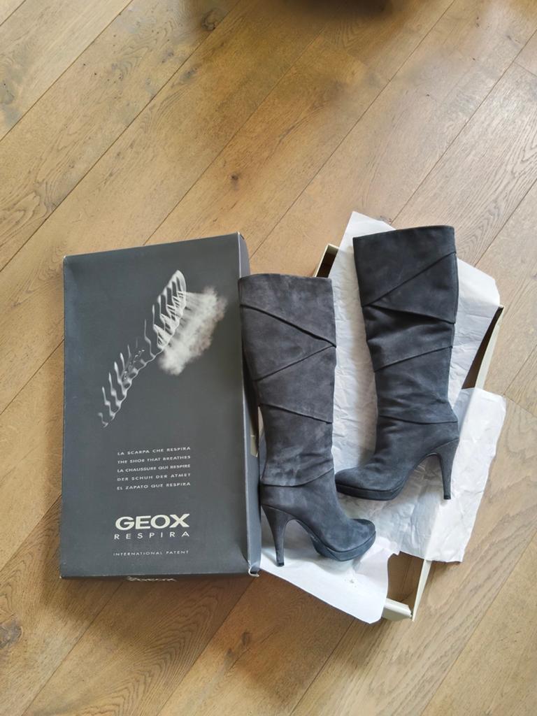 Geox grey suede boots 37, Geox, Hoge laarzen, Ophalen of Verzenden, Zo goed als nieuw