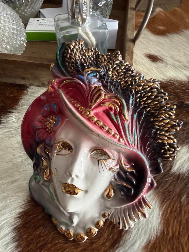Twee decoratieve maskers voor aan de muur, Ophalen, Gebruikt, Overige typen
