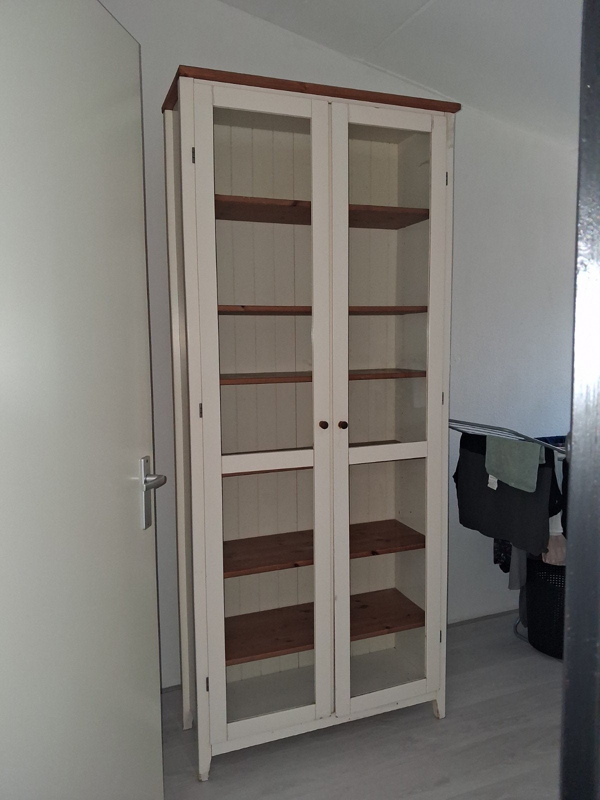 Witte vitrinekast met glazen deuren en houten planken, 200 cm of meer, Overige houtsoorten, Klassiek, Landelijk, 25 tot 50 cm