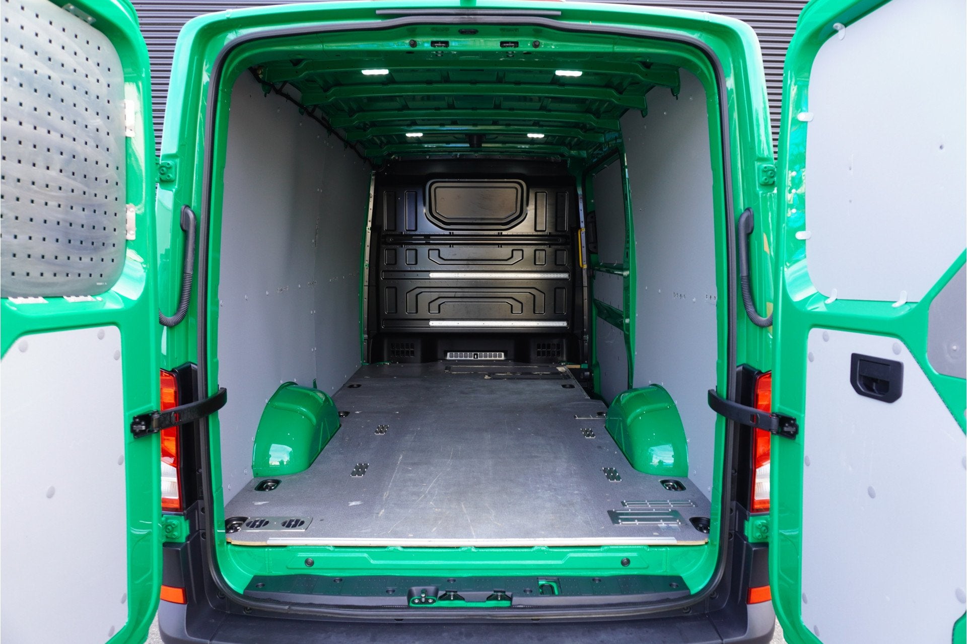 Volkswagen Crafter 163pk RWD Automaat L3H2/L2H1 Apple carpla, Auto's, Gebruikt, 4 cilinders, Volkswagen, Bedrijf