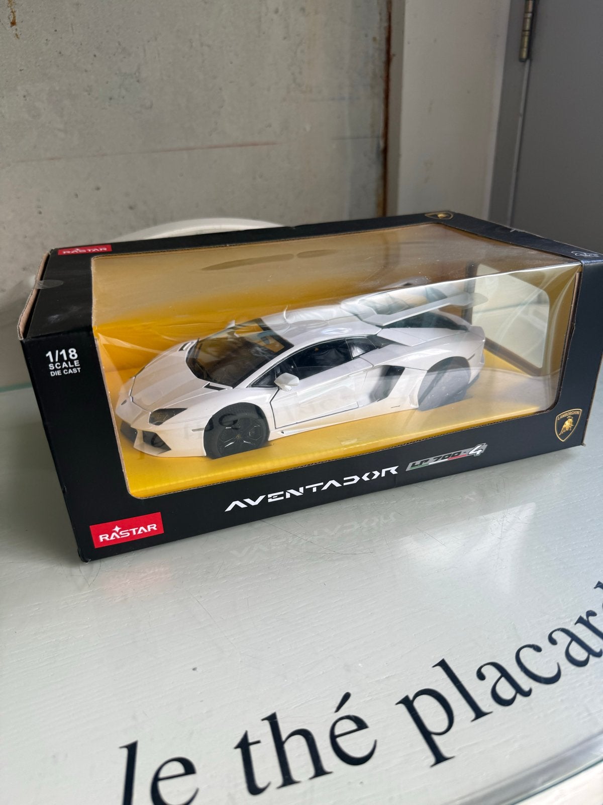 Lamborghini Aventador wit Rastar LP700-4 schaalmodel 1:18, Hobby en Vrije tijd, Ophalen, Zo goed als nieuw, Auto, Overige merken