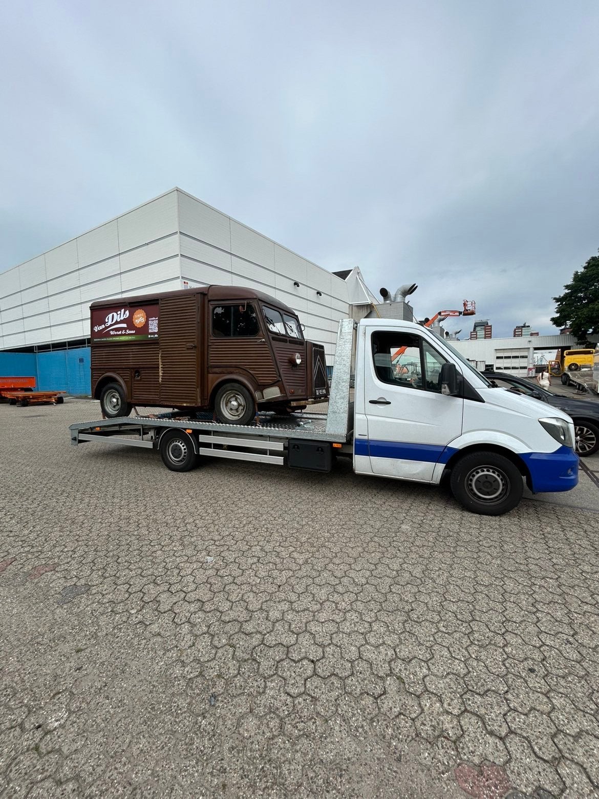 TEHUUR Oprijwagen Mercedes Sprinter TE HUUR KM VRIJ!, Verhuiswagen of Bestelauto