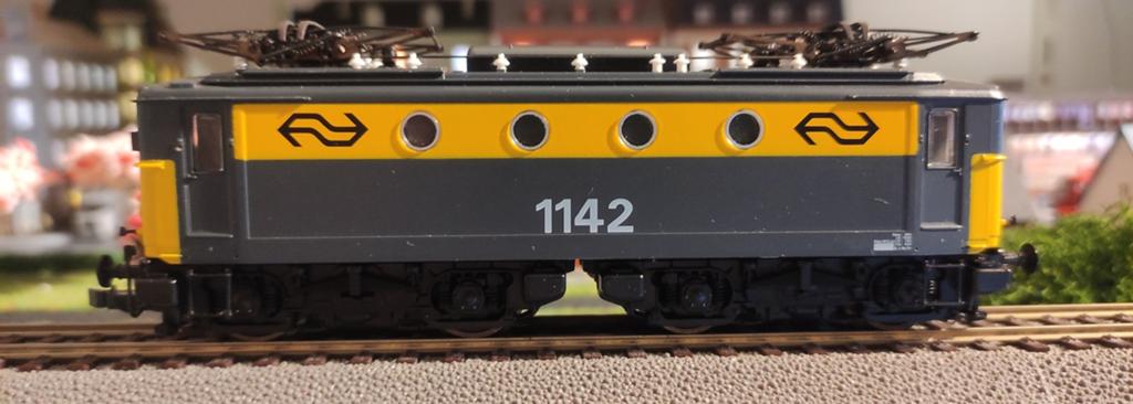 Roco NS Locomotief 1142 - Zo goed als nieuw, Ophalen of Verzenden, Roco, Gelijkstroom, Locomotief
