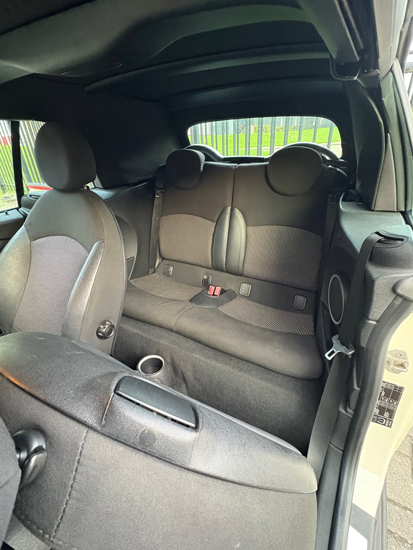 Foto 17 van Mini Cabrio 1.6 Cooper Chili - Cabrio - Cruise - Airco