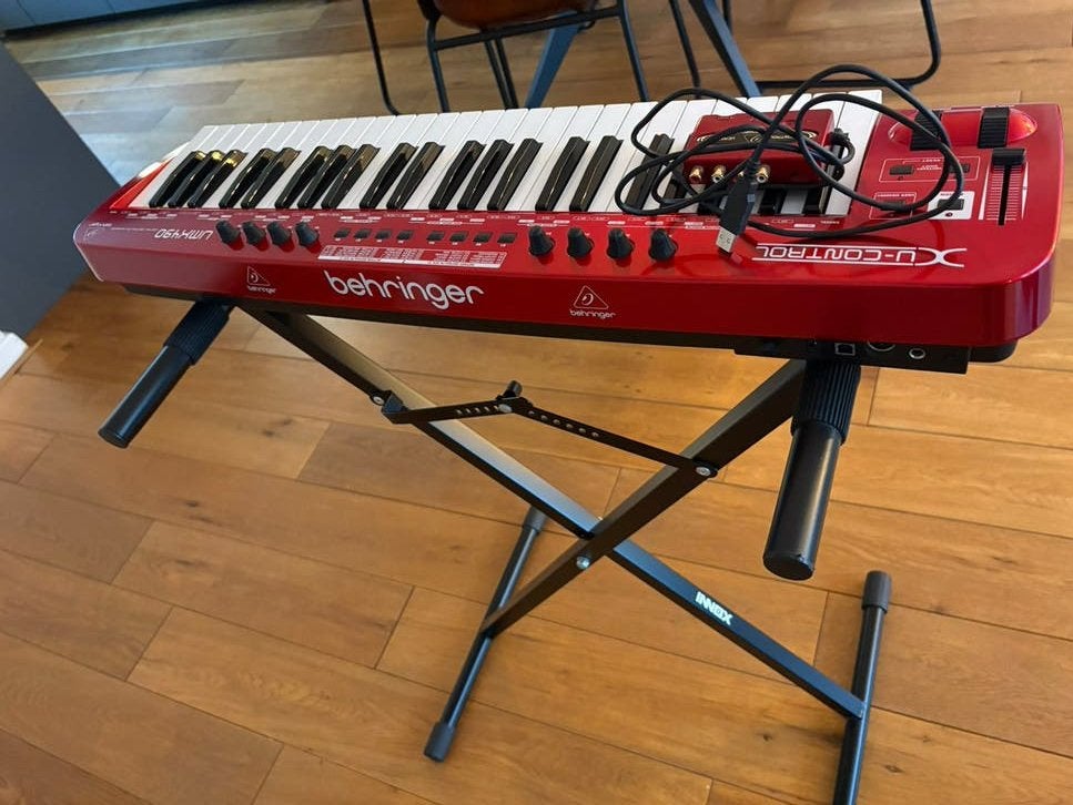 Behringer UMX490 MIDI keyboard incl. standaard, nieuwstaat, Zo goed als nieuw, Midi-aansluiting, Ophalen, 49 toetsen