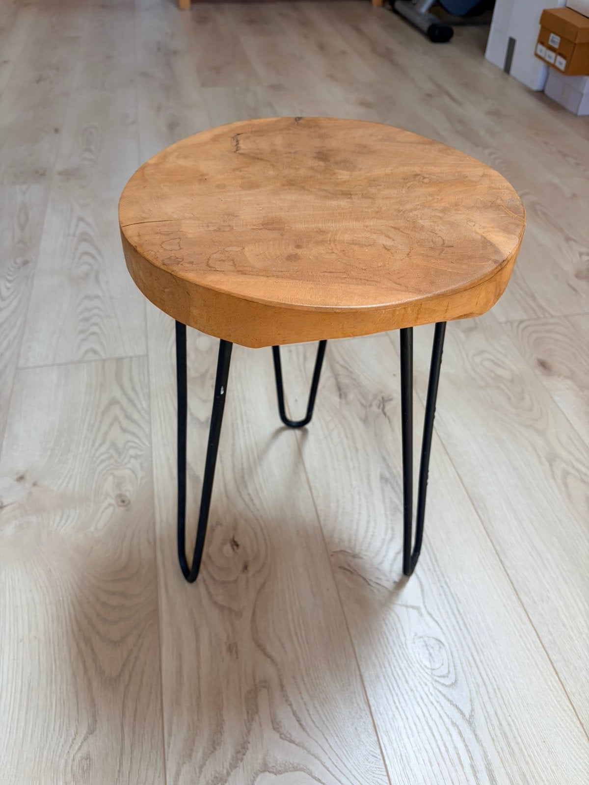 Teak houten bijzettafel in nieuwstaat, Ophalen, Minder dan 45 cm, Minder dan 55 cm, Rond