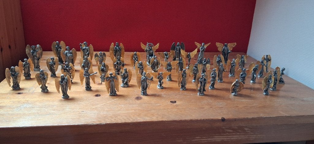 Verzameling van 48 tinnen engelen met vergulde vleugels, Ophalen of Verzenden, Zo goed als nieuw, Religie