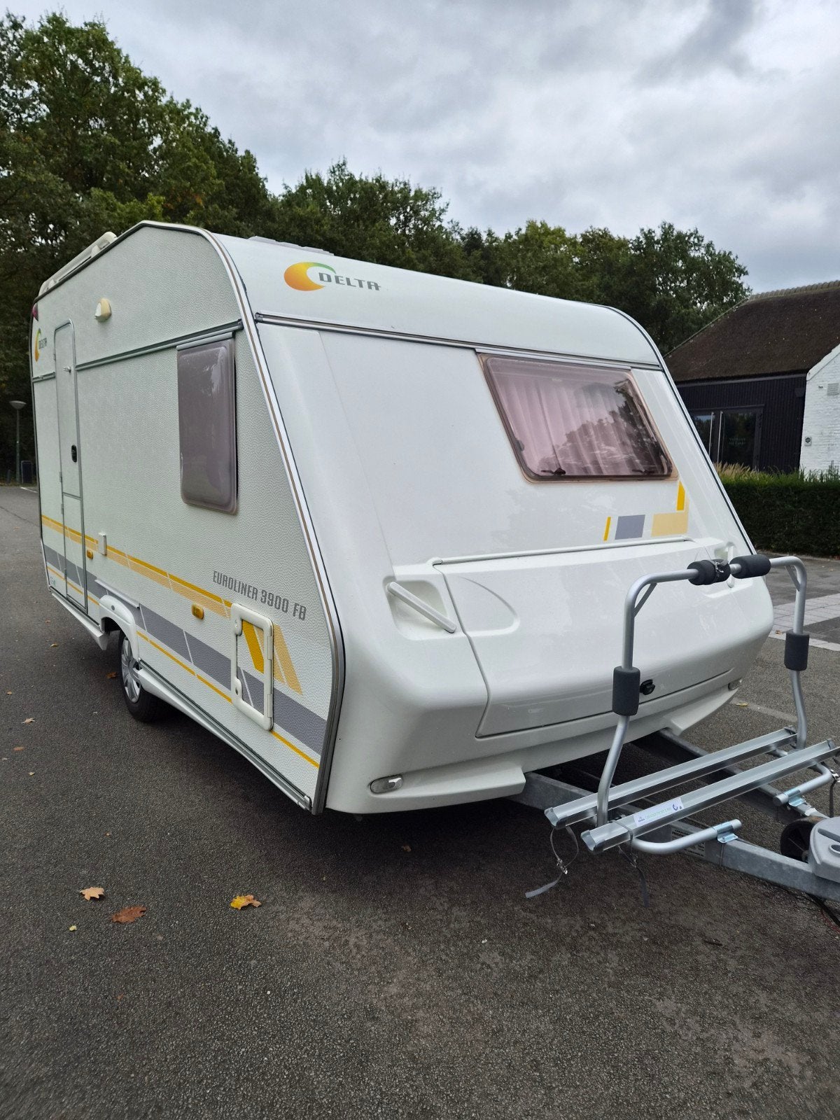 Caravan Euroliner 3900 FB,Compact,voortent,luifel,Bovag 2026, Frans bed, Treinzit, 750 - 1000 kg, Particulier