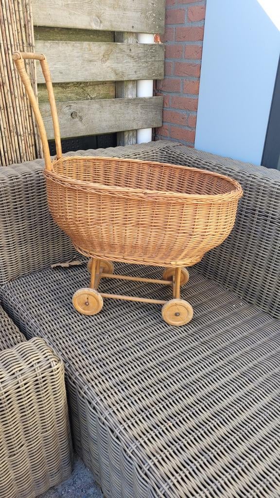 Vintage rieten poppenwagen/wiegje, Kinderen en Baby's, Babywiegjes en Ledikanten, Ophalen of Verzenden, Gebruikt, Overige typen