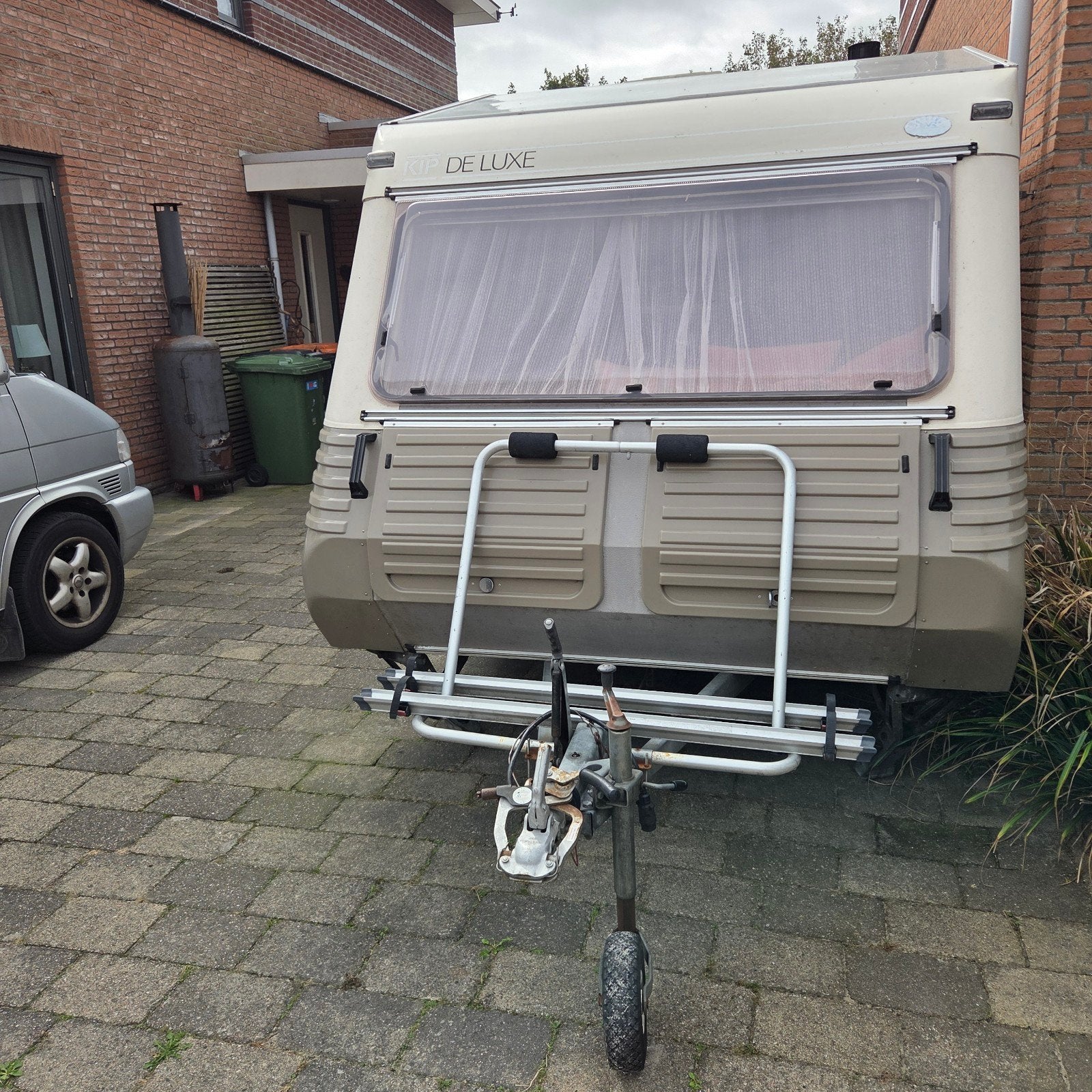Kip de Luxe '87. Droog, alles werkend, luifel, fietsendrager, Kip, Tot en met 2, Dwarsbed, Particulier