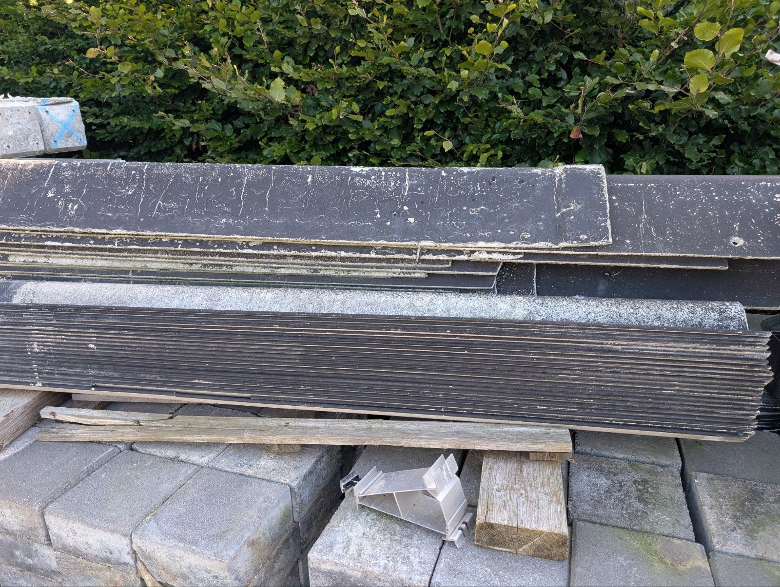 Gebruikte dakplaten met nokken - 22 stuks, Gebruikt, Zwart, Metaal, Ophalen