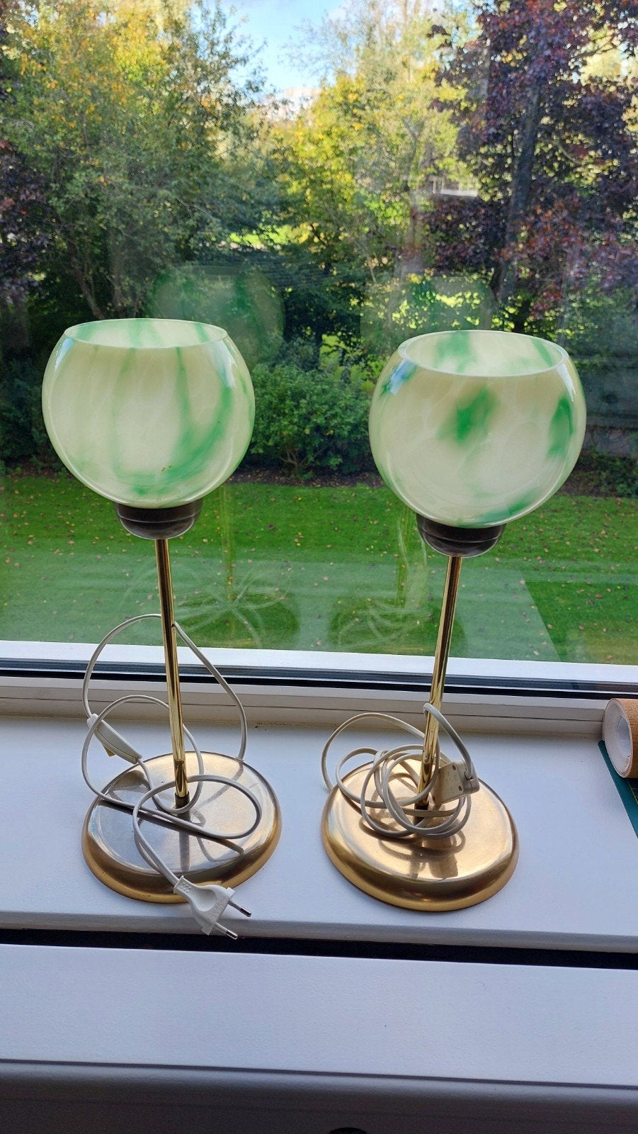 Set van 2 glazen nachtlampjes met messing voet, Antiek en Kunst, Ophalen