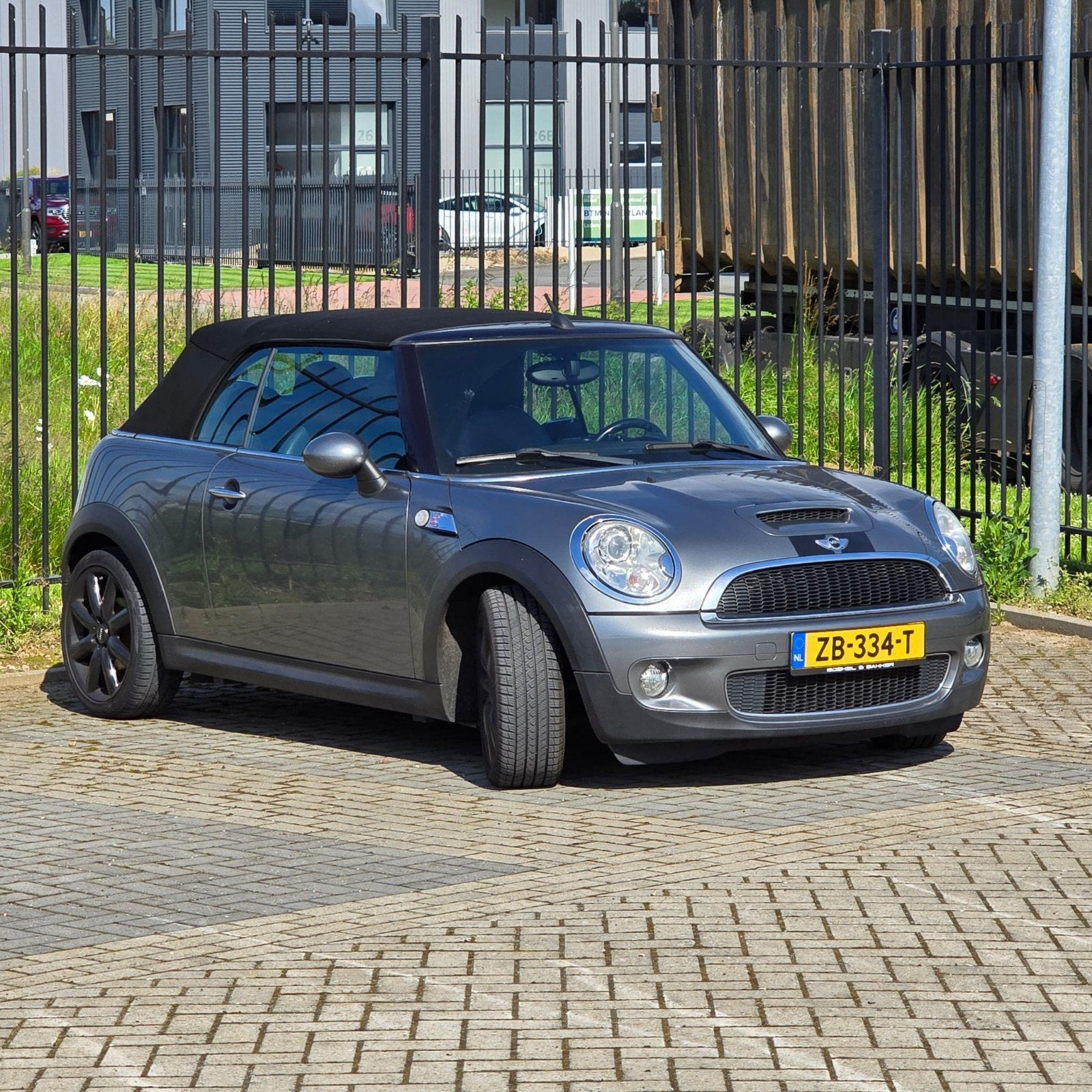 Mini 1.6 Cooper S Cabrio 2009 Grijs, 15 km/l, 4 cilinders, Cabriolet, 4 stoelen