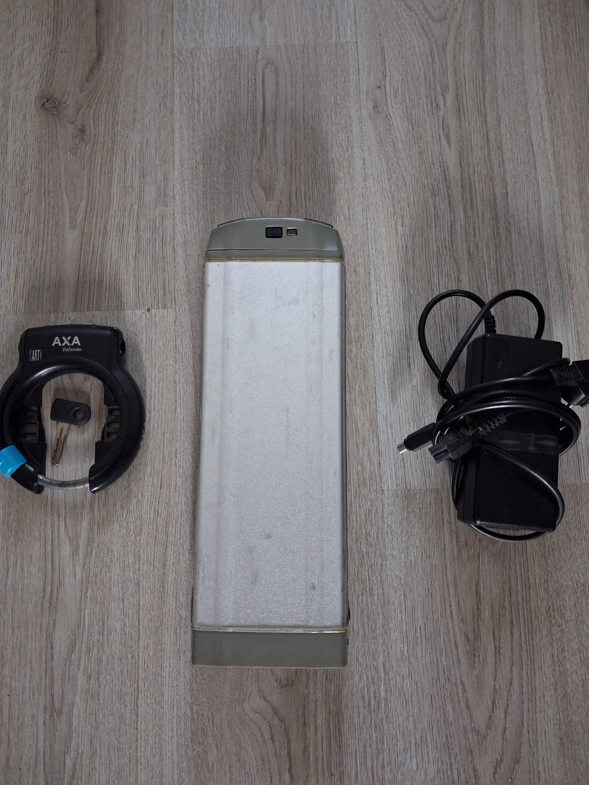 Stella e-bike accu met lader en AXA slot, Gebruikt