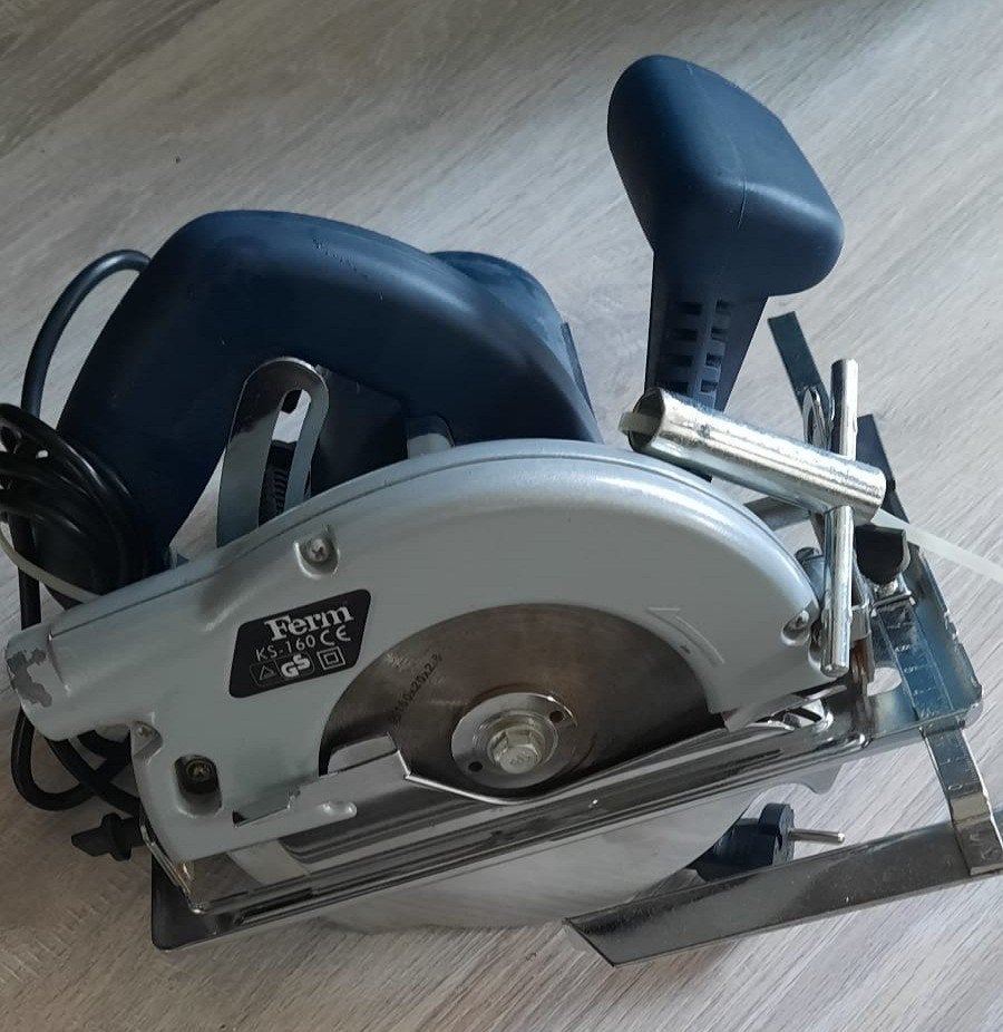 Aangeboden Goedwerkende krachtige Cirkelzaagmachine., Doe-het-zelf en Verbouw, Ophalen, 1200 watt of meer, Cirkelzaag, 30 tot 70 mm