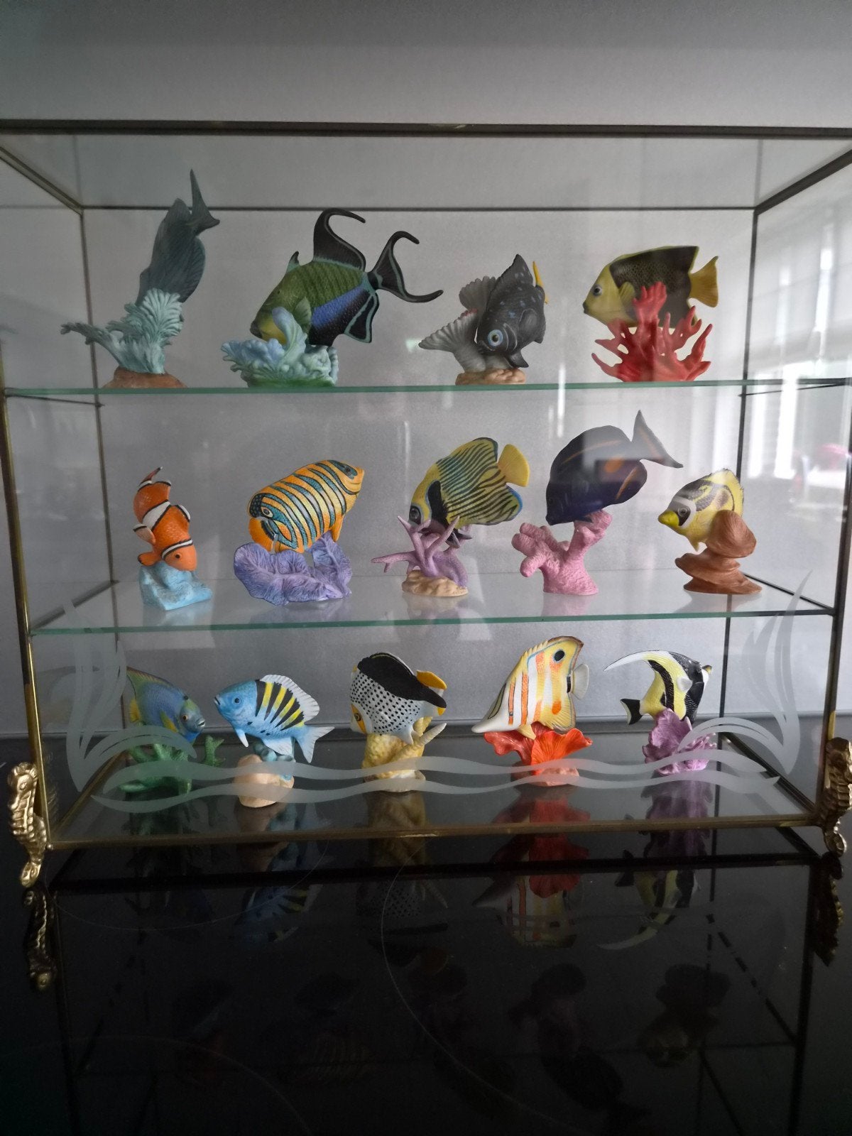 Franklin Mint Glazen vitrinekastje met vissenbeeldjes, Ophalen