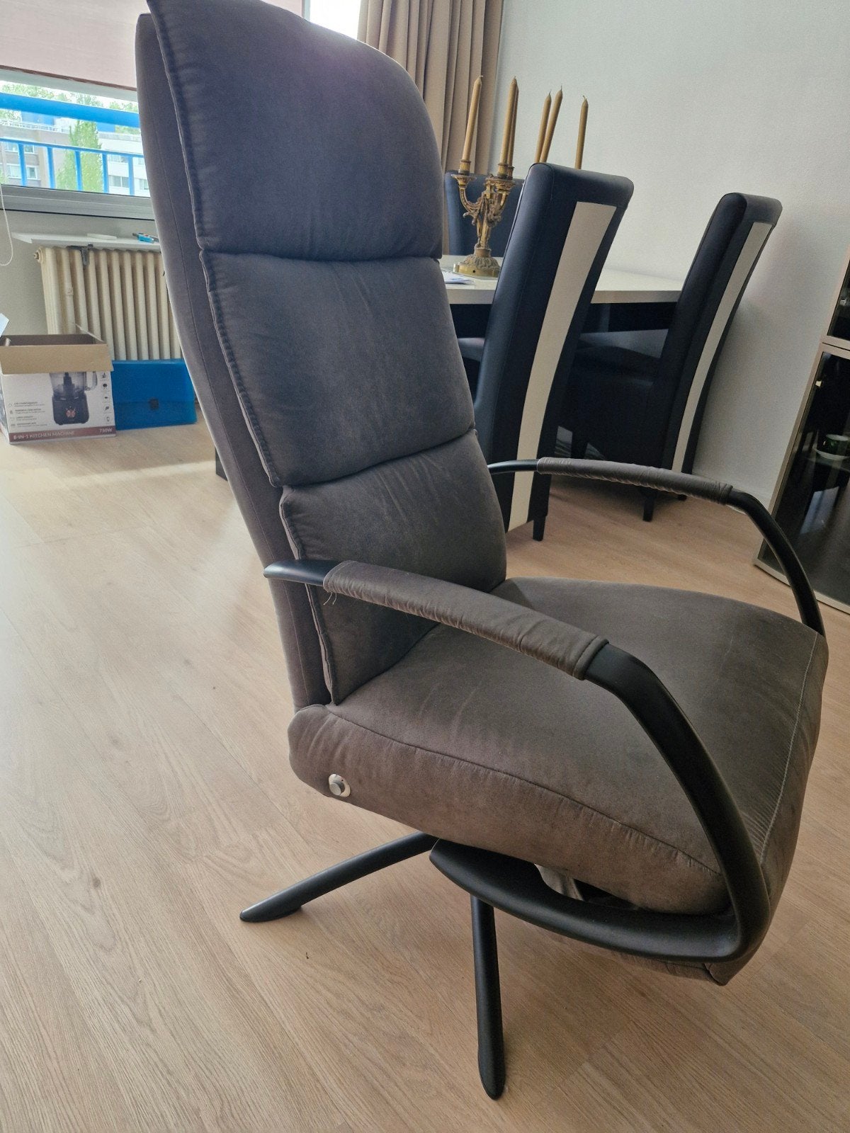 Comfortabele draaibare fauteuil - Grijs, Huis en Inrichting, Modern, Comfortabel, Gebruikt, Ophalen of Verzenden, Leer