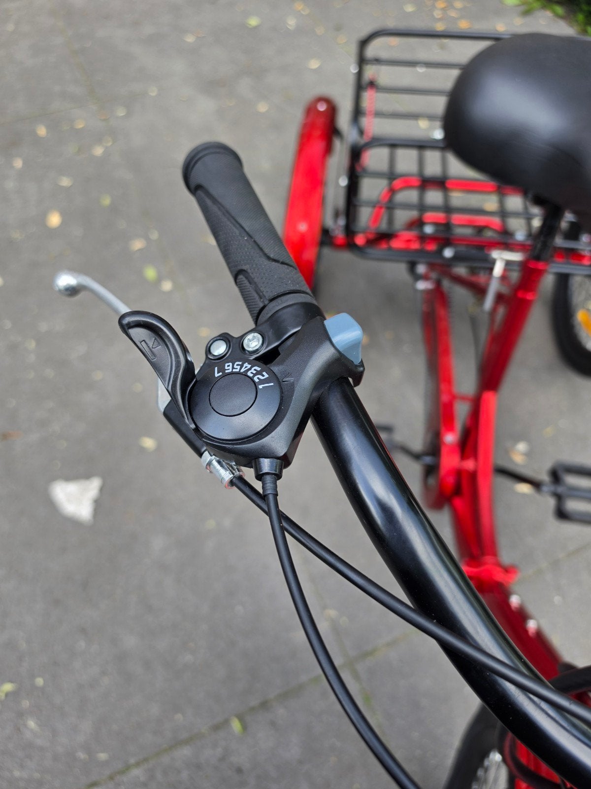 Rode driewieler met mand - Ideaal voor stabiliteit, Ophalen of Verzenden, Zo goed als nieuw, Schijfrem
