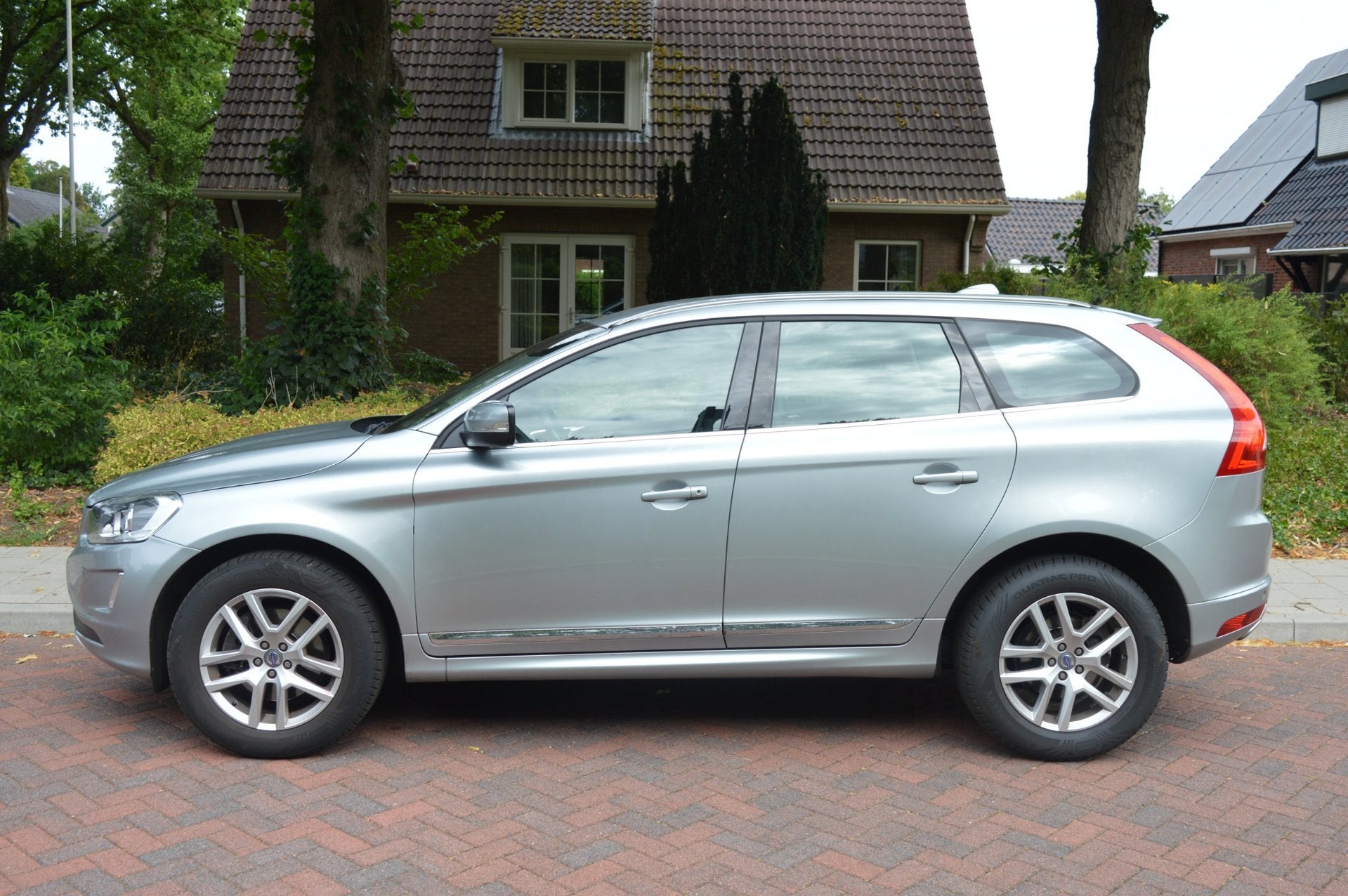 Volvo XC60 2.0 T5 FWD Summum ORG NL/NAP, Zwart, 4 cilinders, Bedrijf, XC60