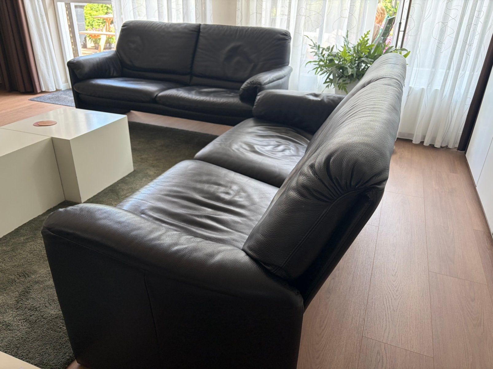 2 x Leolux Bank Bora Beta - zwart leer, Ophalen, Zo goed als nieuw, Leer