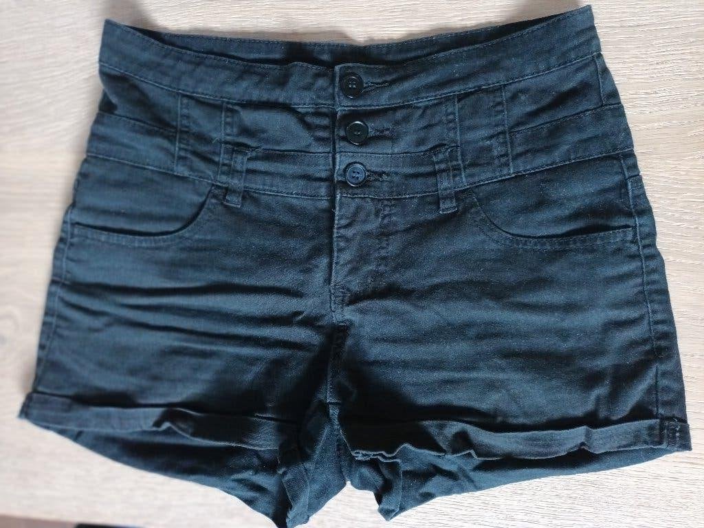Zwarte korte broek zwart kort Vero Moda maat 29 jeans, Kleding | Dames, Vero Moda, Zwart, Ophalen of Verzenden, W28 - W29 (confectie 36)