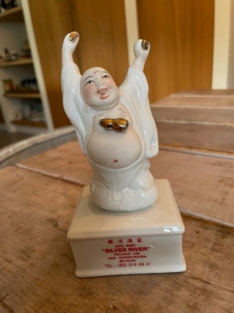 Wit vintage porseleinen beeldje lachende Boedha Hotei., Ophalen, Steen/keramiek, 16 cm, Wit