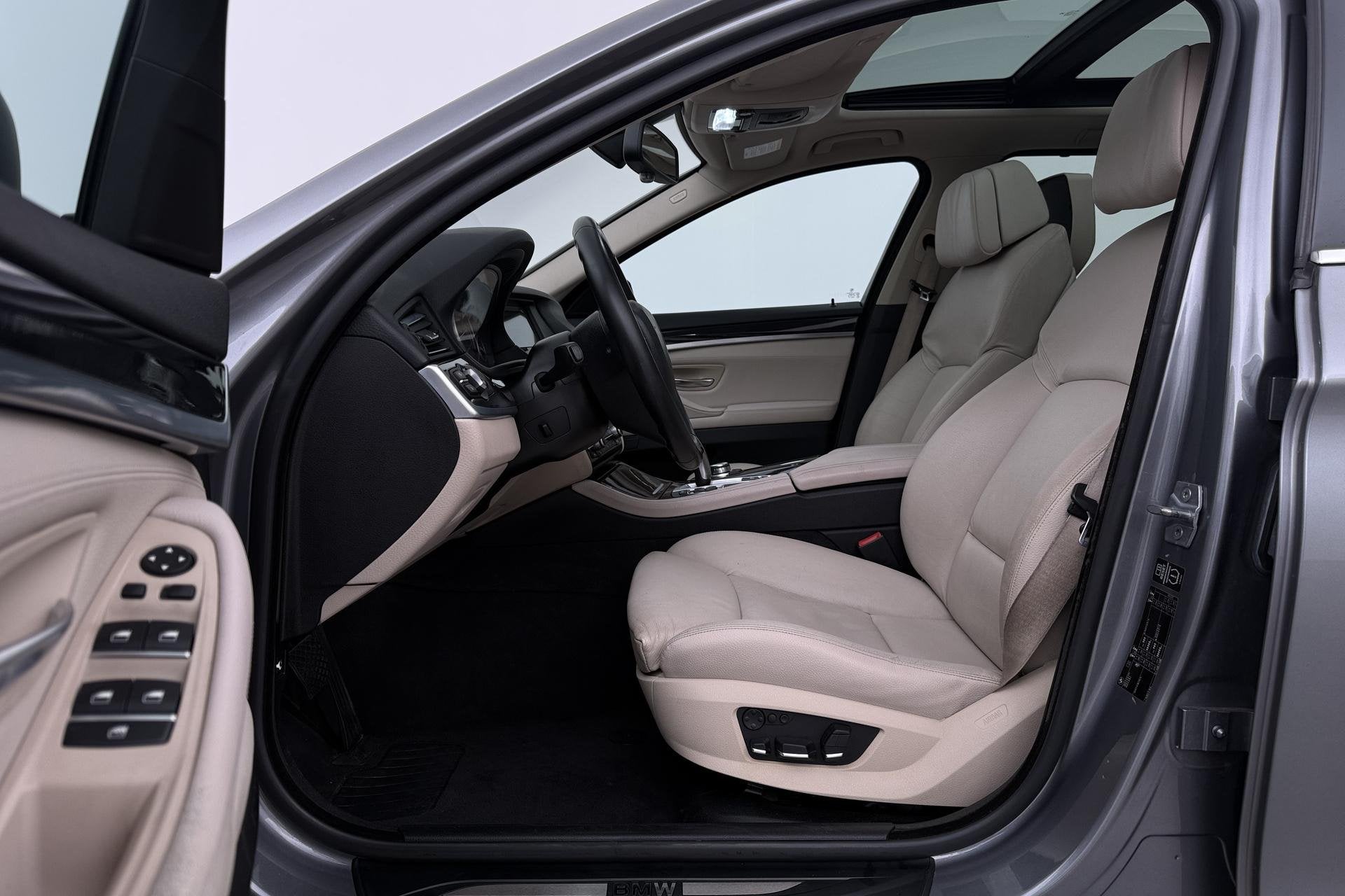 BMW 5-serie Touring 530i Upgrade Edition | Panoramadak | Led, Euro 5, Achterwielaandrijving, Gebruikt, Zwart