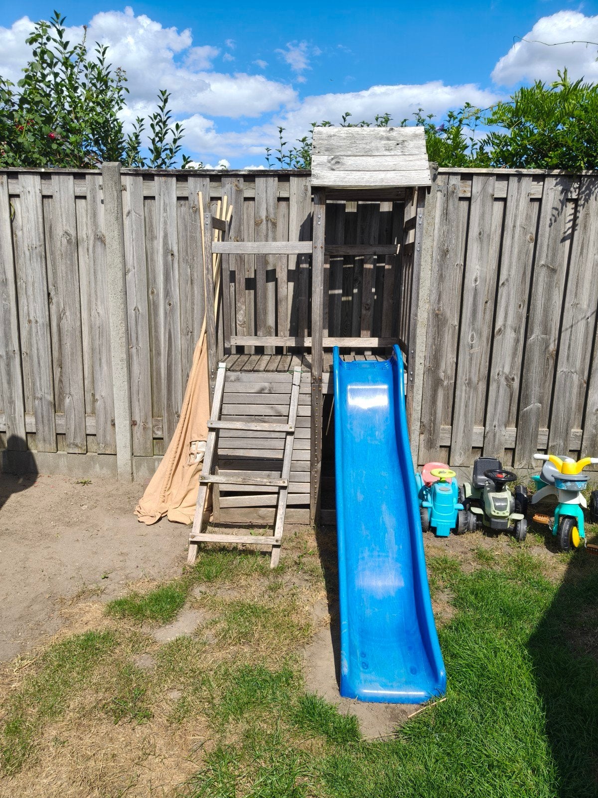 GRATIS speelhuisje van hout, Kinderen en Baby's, Speelgoed | Buiten | Speeltoestellen, Ophalen, Gebruikt