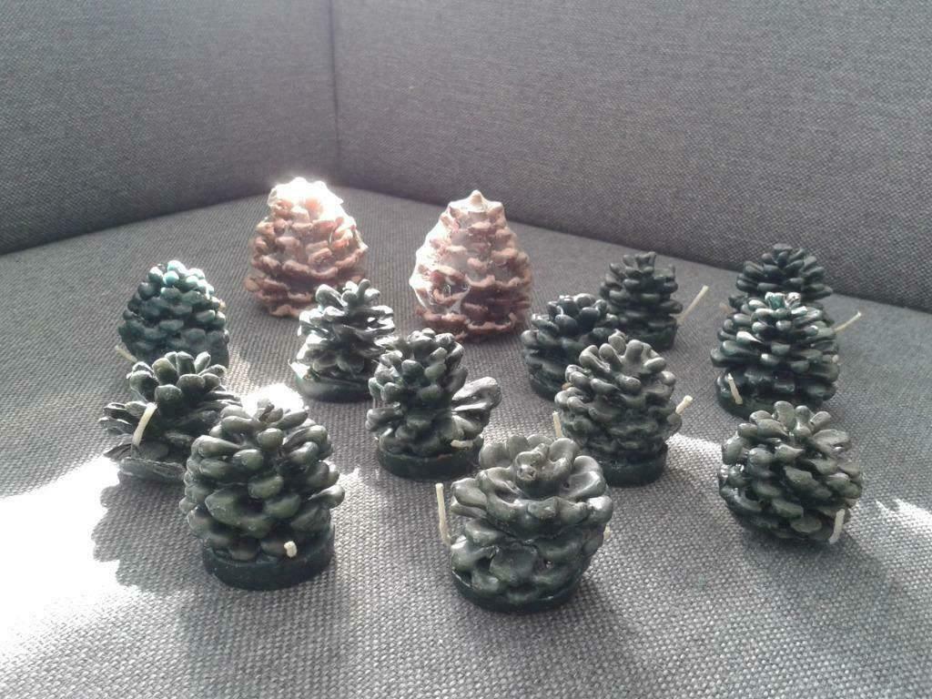 12 Groene en 2 Bruine Dennenappel Kaarsen. Zgan!, Diversen, Kerst, Ophalen, Zo goed als nieuw