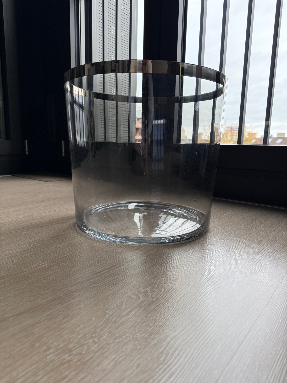Grote glazen vaas met zilveren rand Lifestyle, Ophalen, Gebruikt, Transparant, Glas