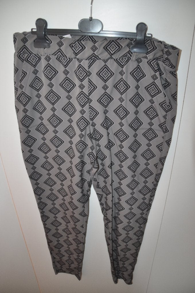 XYZ23 Helena Hart Broek Zwart Grijs Tinten maat XXL, Overige kleuren, Zo goed als nieuw, Broek of Spijkerbroek, Helena Hart