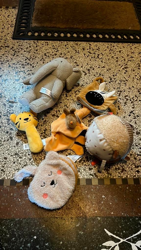 Knuffel, rammelaar, bal en boekjes, Ophalen, Zo goed als nieuw, Overige typen