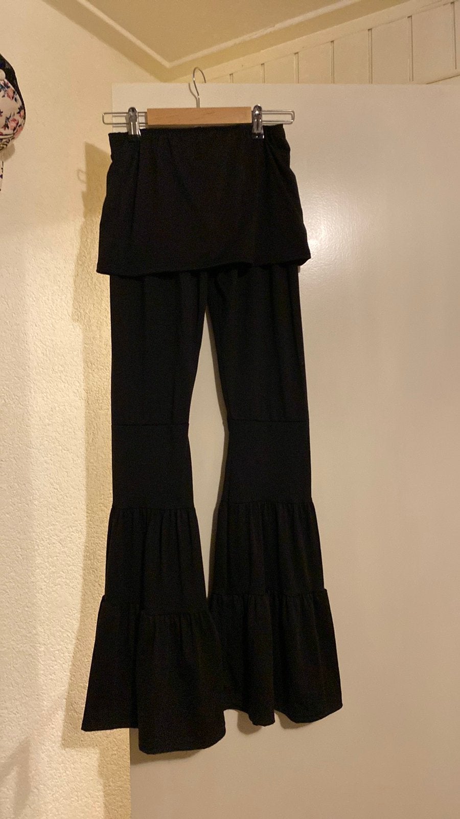 Aparte flared broek mt s/xs, Kleding | Dames, Broeken en Pantalons, Zwart, Ophalen of Verzenden, Zo goed als nieuw, Maat 34 (XS) of kleiner