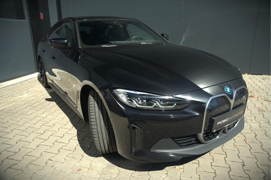 BMW i4 eDrive40 84 kWh | Stoelverwarming | Stuurverwarming |, Auto's, BMW, Achterwielaandrijving, Gebruikt, Zwart, Zwart