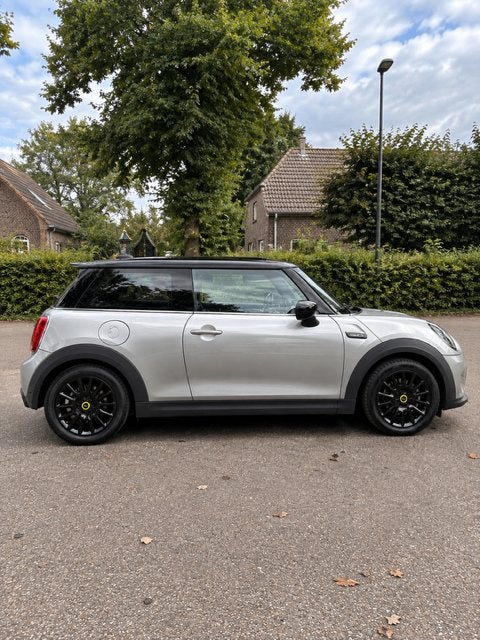 Mini 3-deurs (f56) Electric 184pk Aut 2023 Grijs, Auto's, 50 €/maand, 4 stoelen, Leder en Stof, Elektrisch