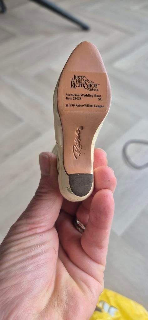 Just the right shoe, Ophalen, Zo goed als nieuw, Rvs of Chroom