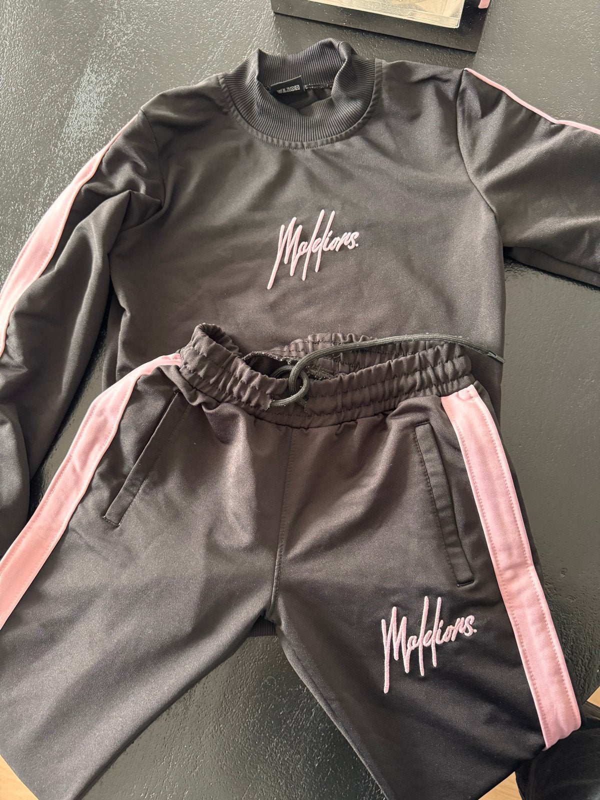 Maffions trainingspak zwart met roze strepen, Kleding | Dames, Ophalen, Zwart, Zo goed als nieuw, Maat 36 (S)
