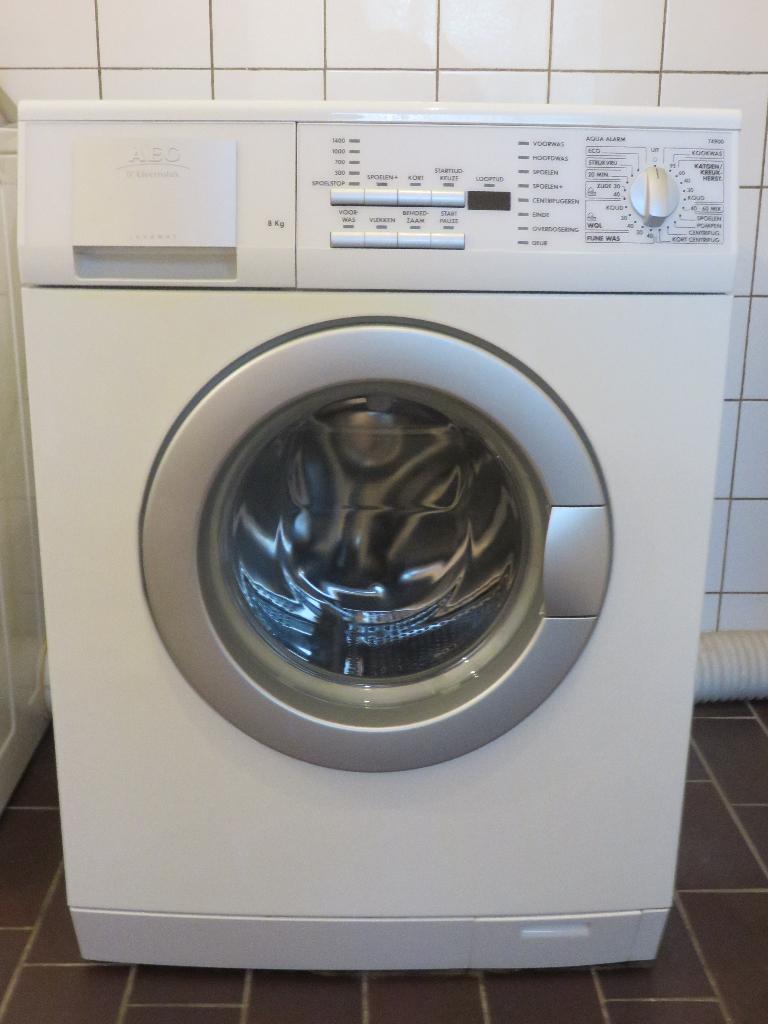 AEG Lavamat 74900 wasmachine 8 kg, Witgoed en Apparatuur, Wasmachines, Ophalen, 1200 tot 1600 toeren, Minder dan 85 cm, 8 tot 10 kg