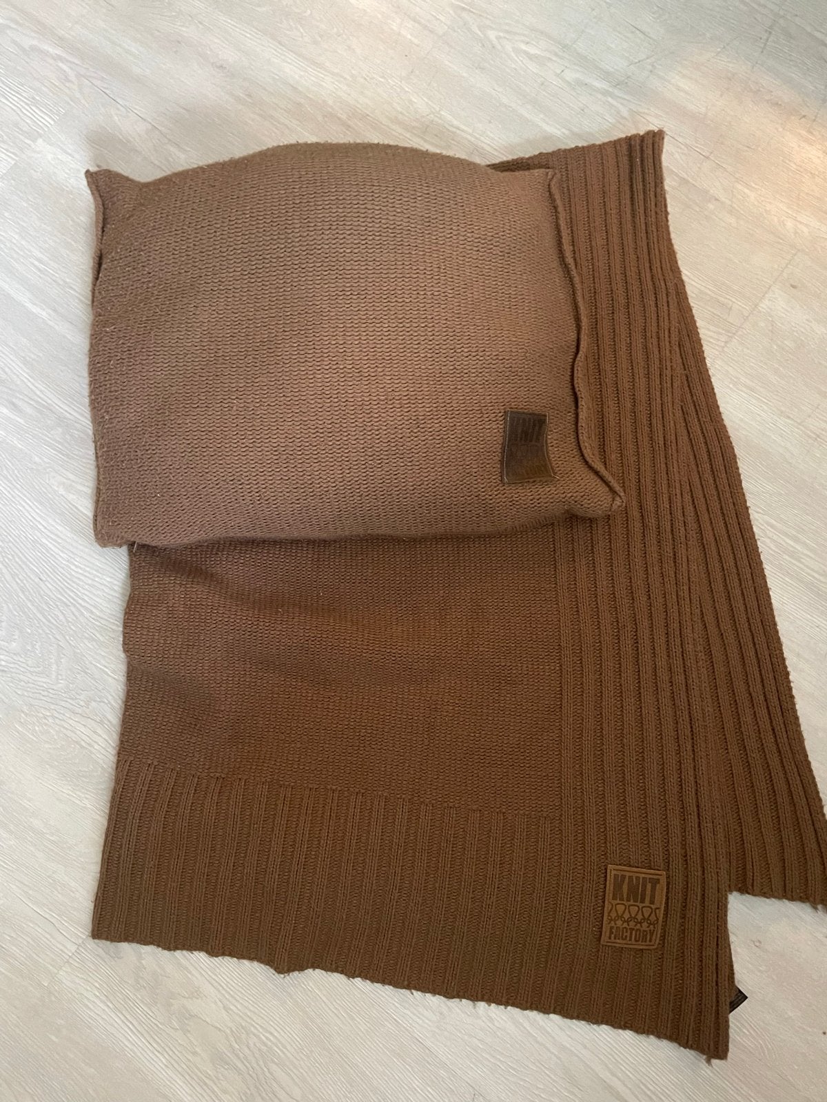 Knit Factory Plaid (130x160cm) & Kussen (40x50cm) Bruin, Wasbaar, Overige merken, Bruin, Ophalen of Verzenden