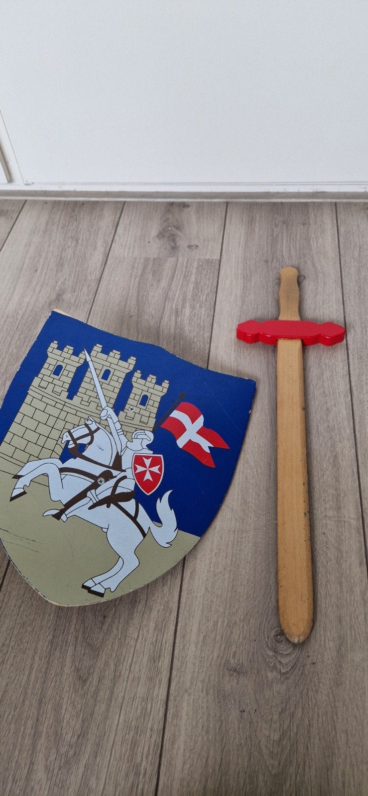Houten ridder schild en zwaard speelgoed, Ophalen of Verzenden, Gebruikt, Jongen of Meisje