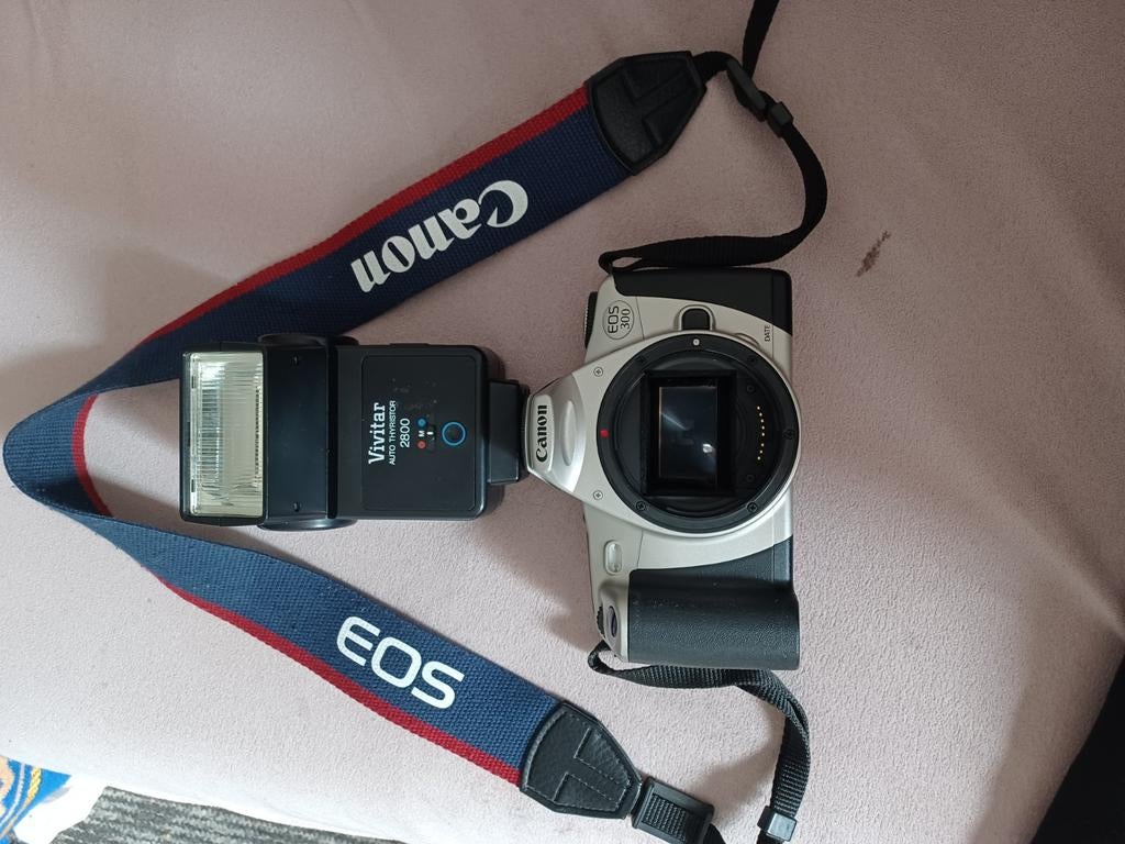 Canon EOS 500 spiegelreflexcamera met Vivitar flitser, Ophalen of Verzenden, Gebruikt, Spiegelreflex, Canon