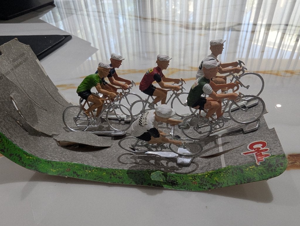 Vintage miniatuur wielrenners van Cofalu, Ophalen