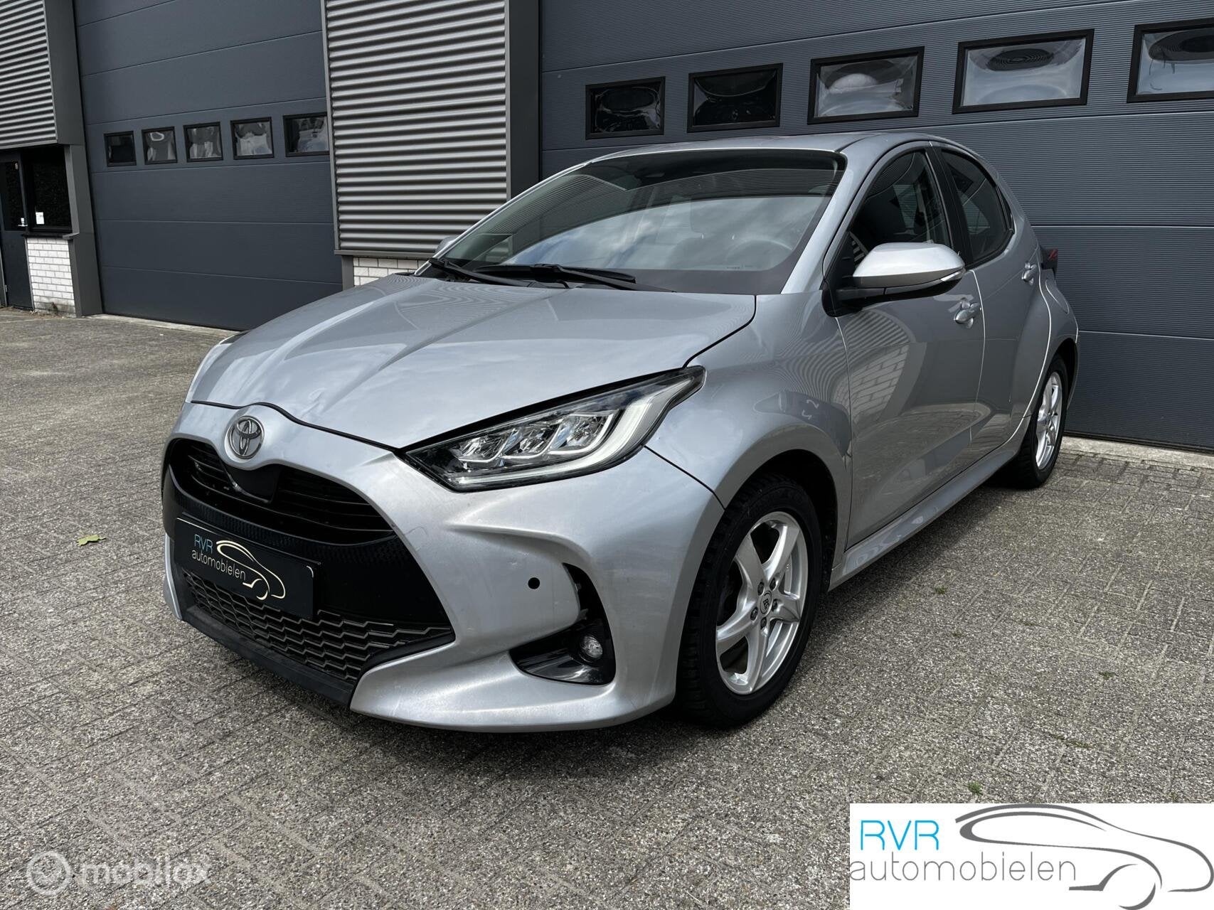 Toyota Yaris 1.5 VVT-i Active, Auto's, Toyota, Voorwielaandrijving, Gebruikt, Zwart, Stoelverwarming