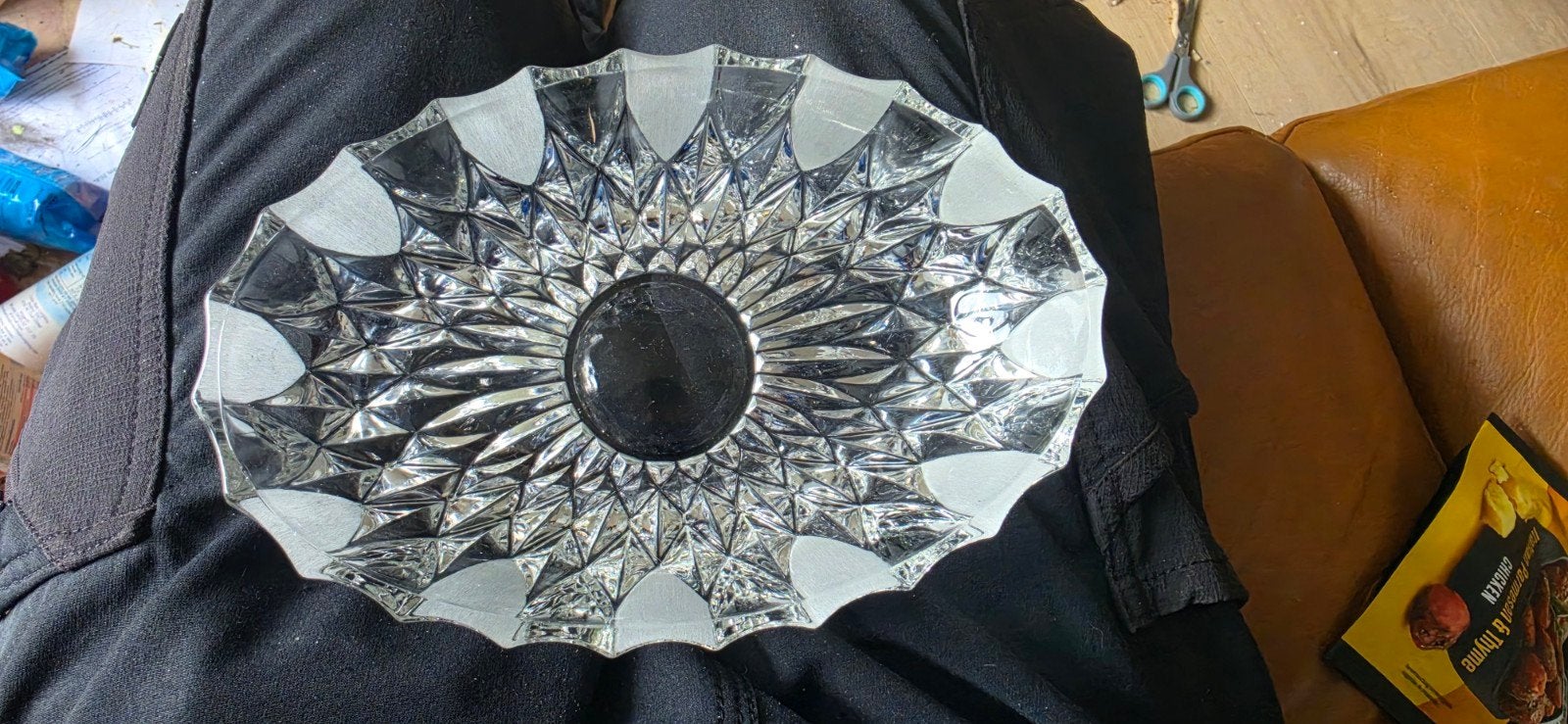 Glazen schaal met geslepen patroon, Antiek en Kunst, Ophalen of Verzenden